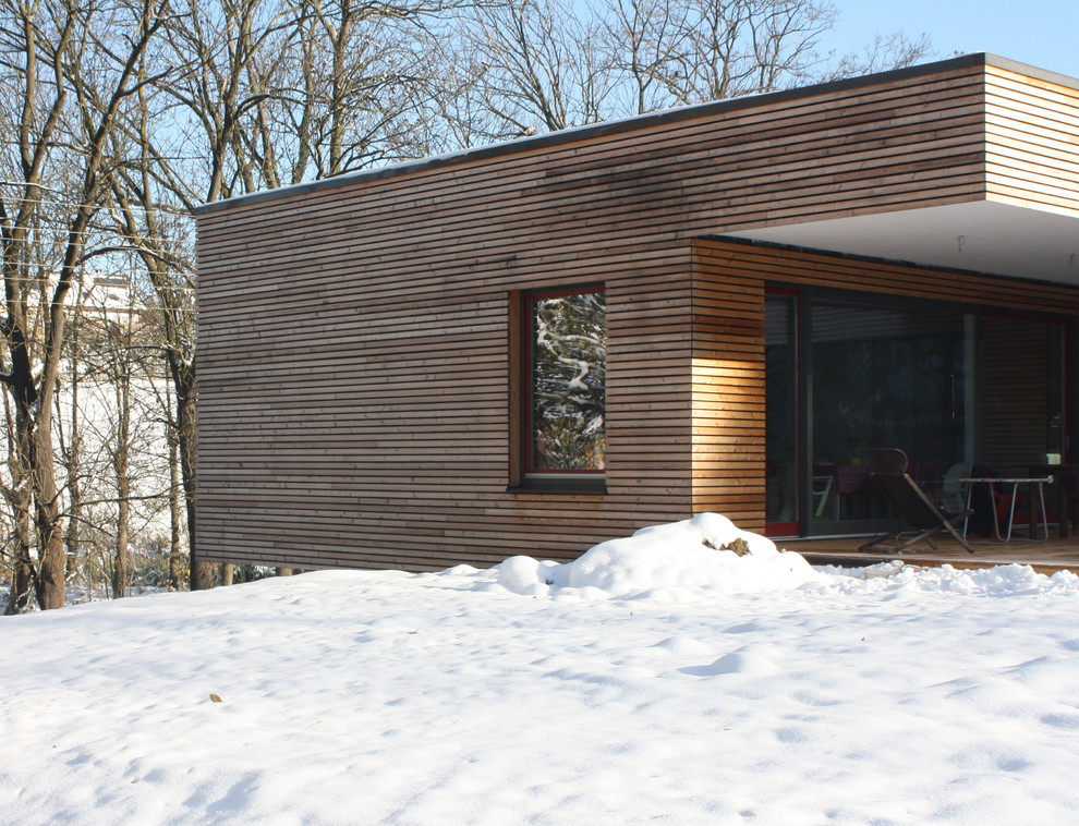 Große, Zweistöckige Moderne Holzfassade Haus in Sonstige
