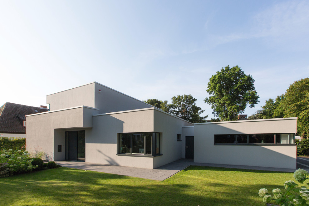 Photo of a contemporary house exterior in Bremen.