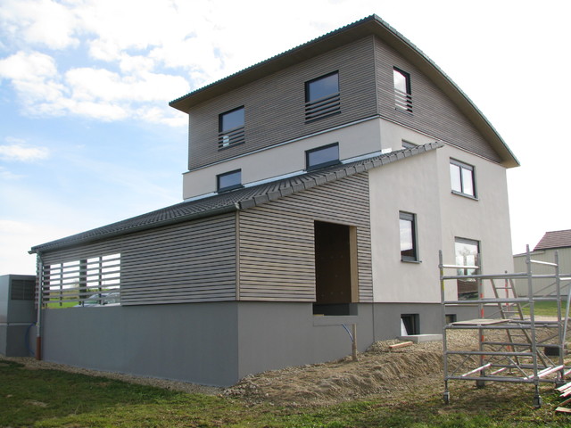 NUR HOLZ Massivholzhaus, Holzhaus Aussen-Ansichten - Contemporary ...