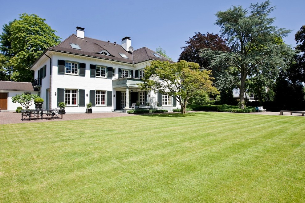 Inspiration for a large and white traditional house exterior in Dusseldorf with three floors.