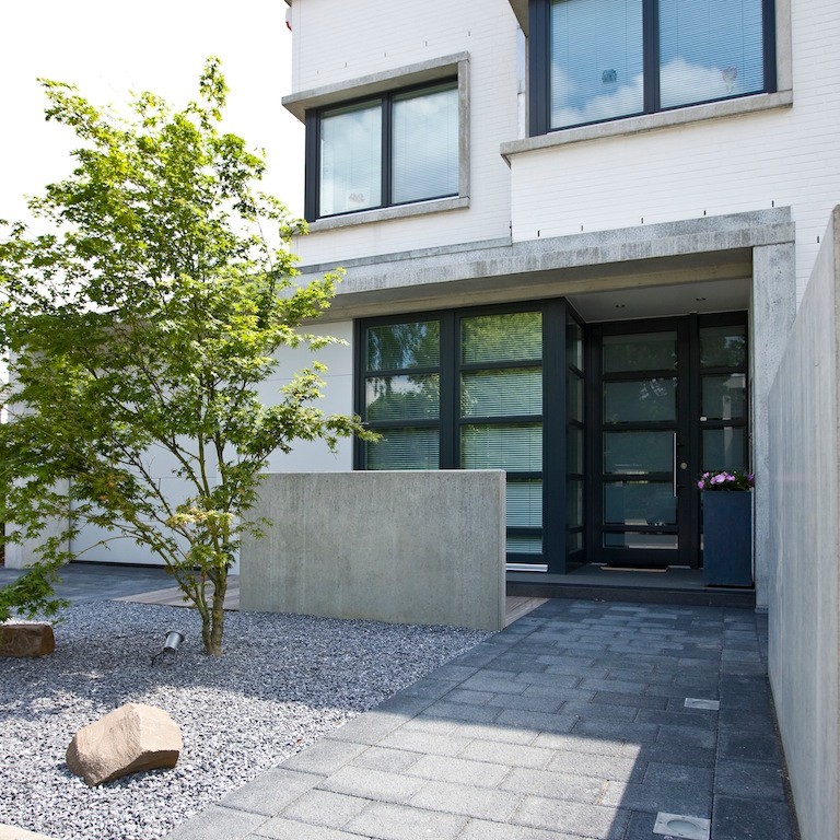 Inspiration for a contemporary house exterior in Dusseldorf.