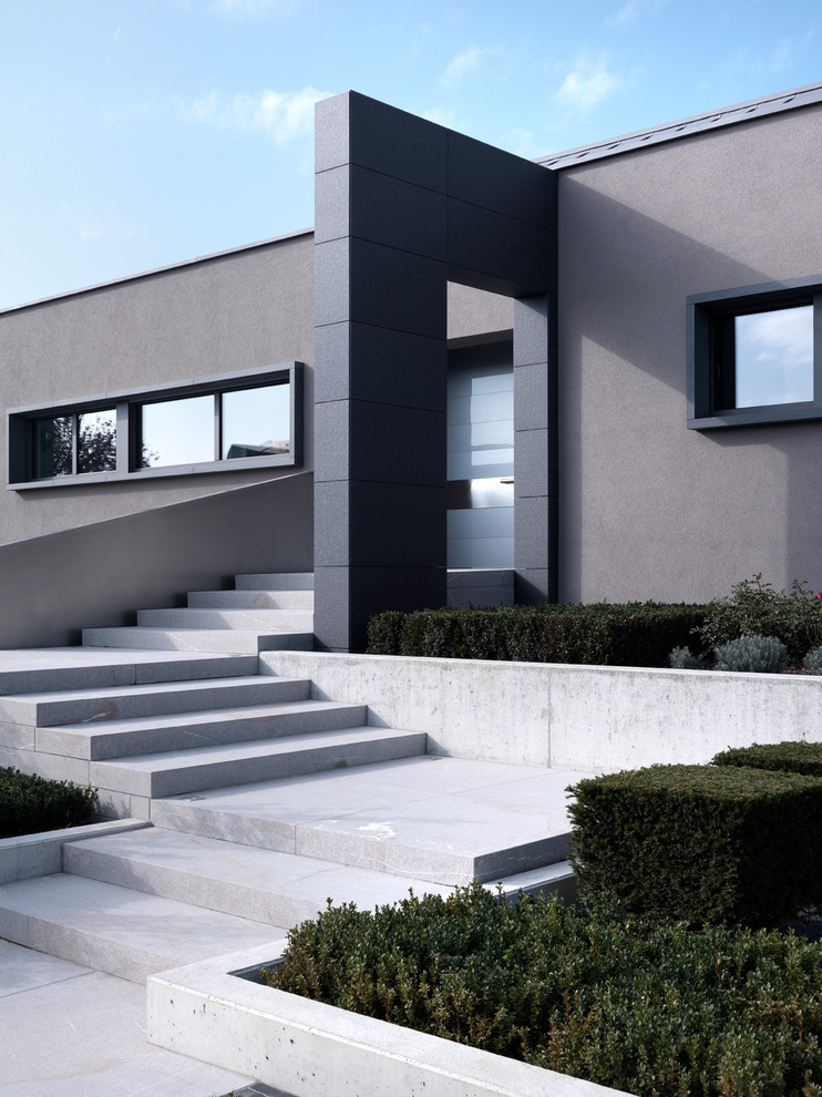 Свежая идея для дизайна: одноэтажный, серый дом среднего размера в современном стиле - отличное фото интерьера