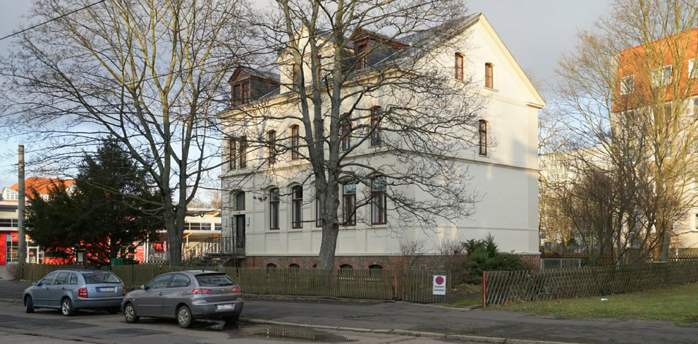 Design ideas for a contemporary house exterior in Leipzig.