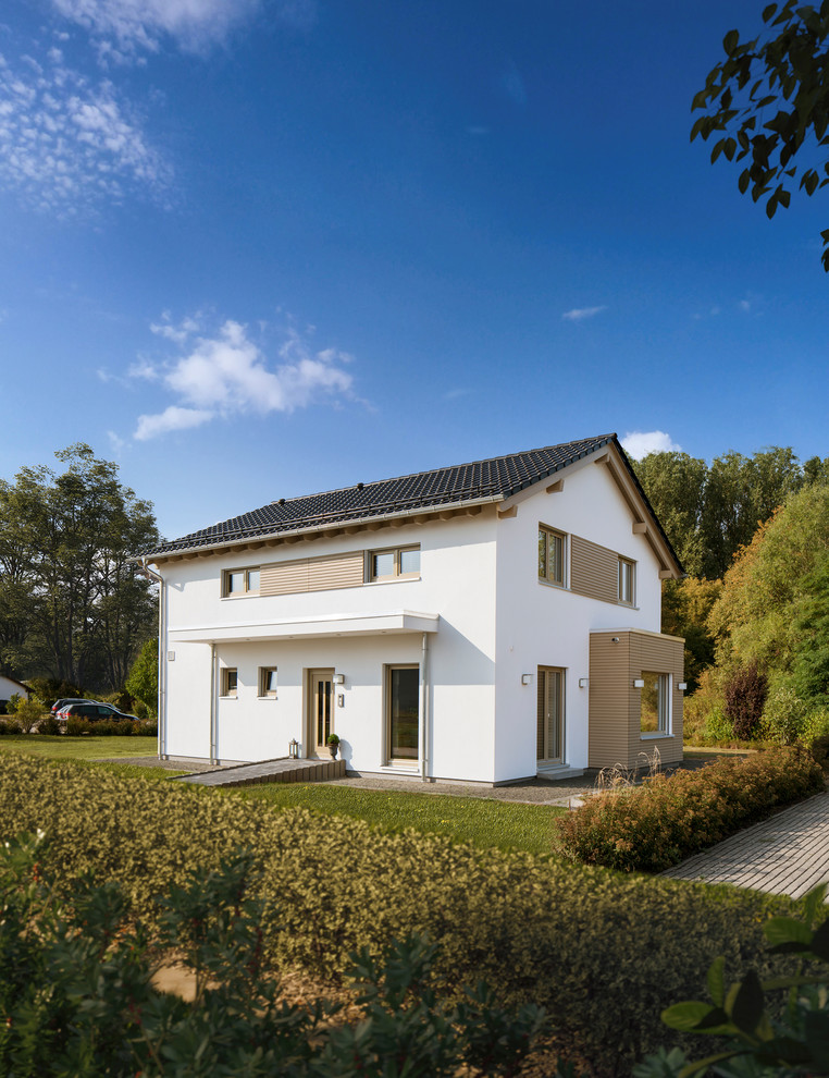 Zweistöckiges Modernes Einfamilienhaus mit Mix-Fassade, weißer Fassadenfarbe, Satteldach und Ziegeldach in Sonstige
