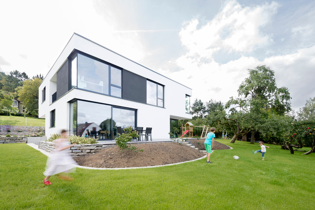 Terrasse mit Zugang zum Garten Modern Häuser Nürnberg von [lup