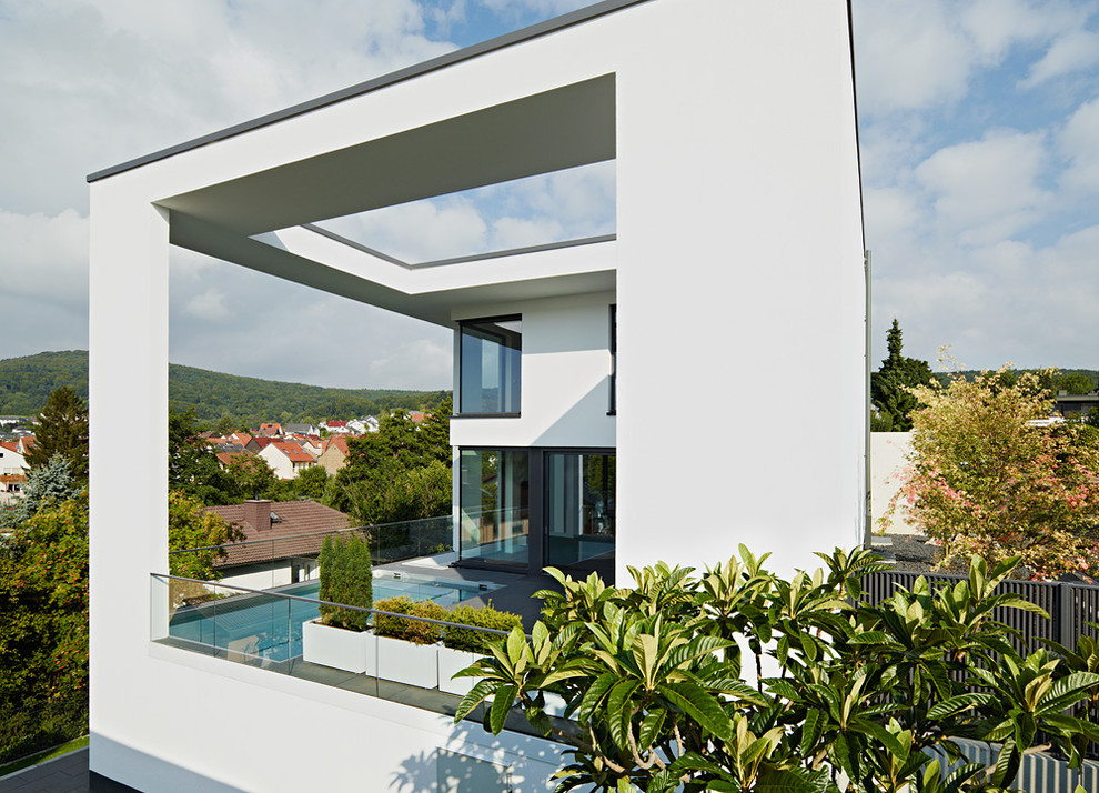 Design ideas for a large contemporary house exterior in Stuttgart.