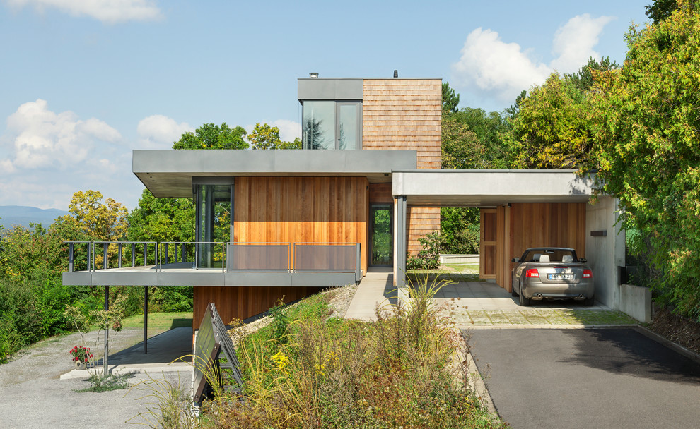 Foto de fachada de casa multicolor minimalista de tamaño medio de dos plantas con revestimiento de madera y tejado plano