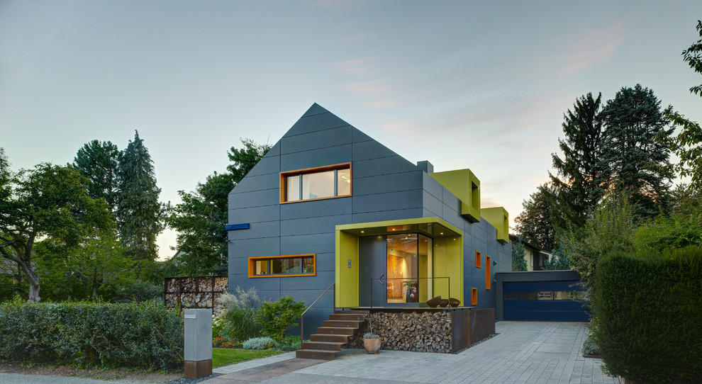 Gey and medium sized contemporary two floor house exterior in Frankfurt with a pitched roof.