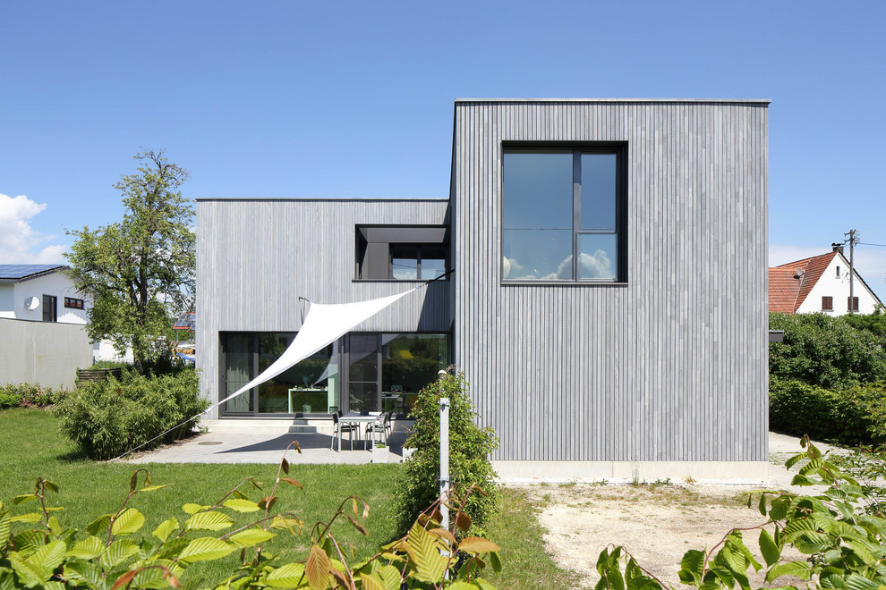 Zweistöckiges Modernes Haus mit grauer Fassadenfarbe und Flachdach in Stuttgart