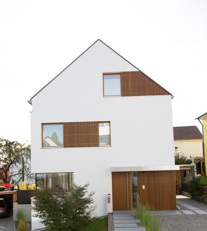 Design ideas for a contemporary house exterior in Stuttgart.