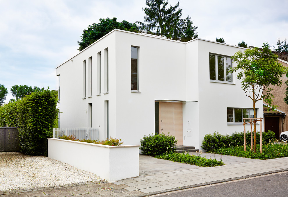 This is an example of a modern house exterior in Cologne.