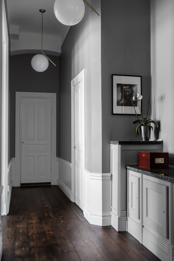 Свежая идея для дизайна: коридор в скандинавском стиле - отличное фото интерьера