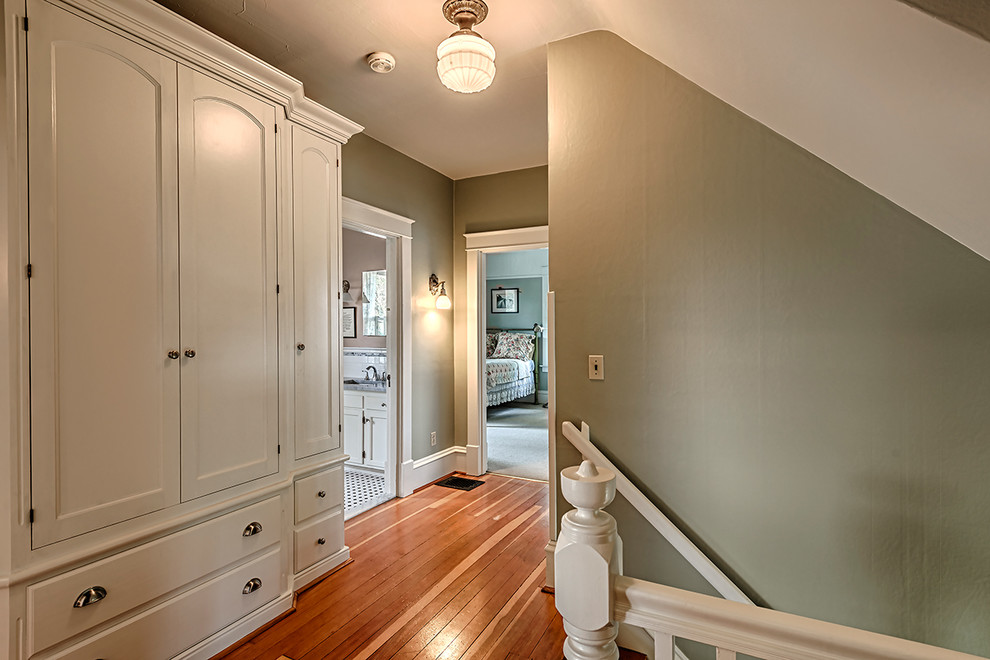 Example of a classic hallway design in Seattle