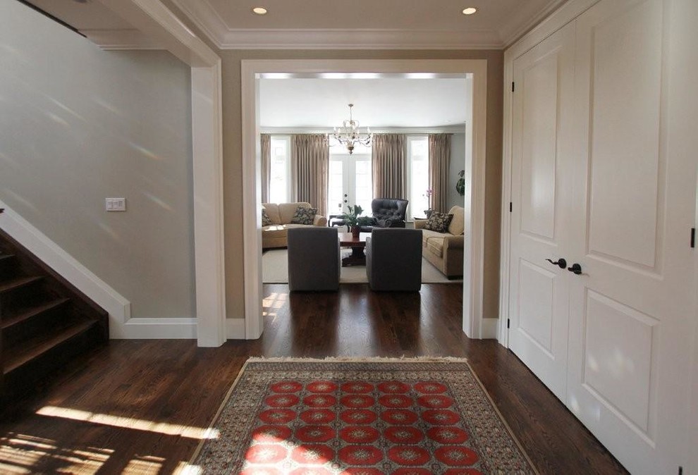 Example of a classic hallway design in Toronto