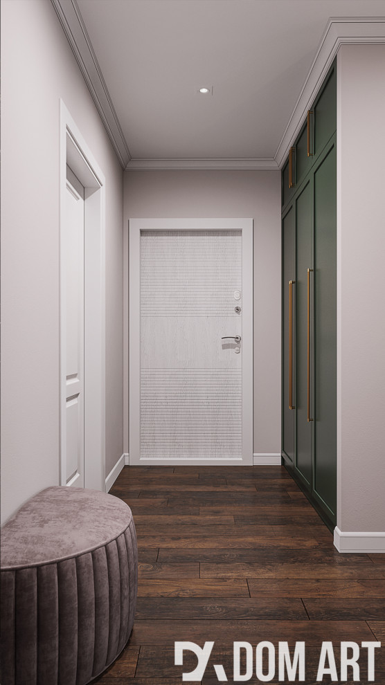 Идея дизайна: коридор в стиле неоклассика (современная классика) с розовыми стенами, деревянным полом и коричневым полом