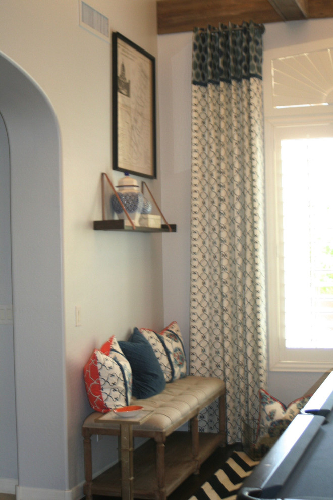 Источник вдохновения для домашнего уюта: коридор среднего размера в стиле лофт