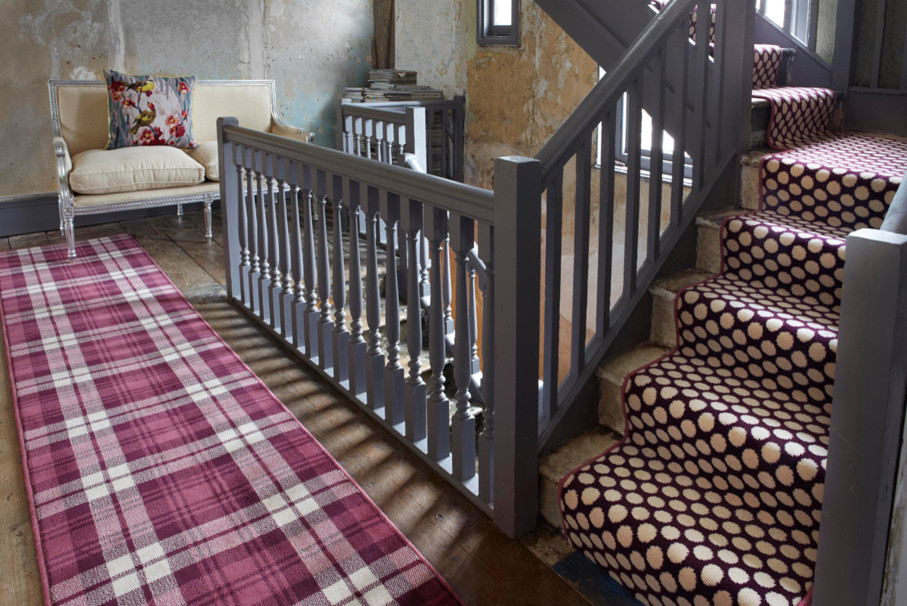 Источник вдохновения для домашнего уюта: коридор в современном стиле с ковровым покрытием