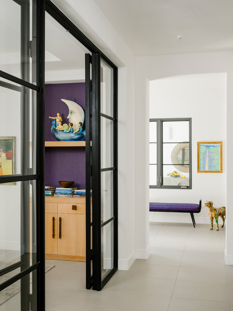 На фото: коридор среднего размера в стиле модернизм с белыми стенами, полом из керамогранита и серым полом