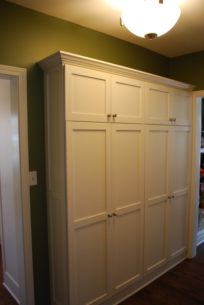 Arlington Heights White Painted Kitchen by Sauer Kitchen Solutions