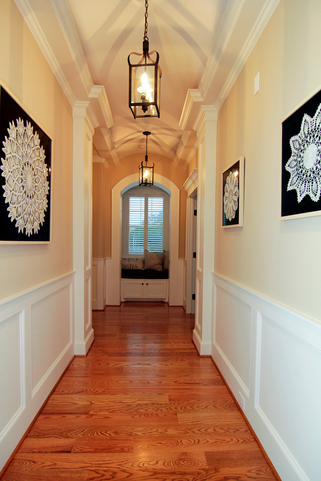 Idée de décoration pour un couloir tradition.