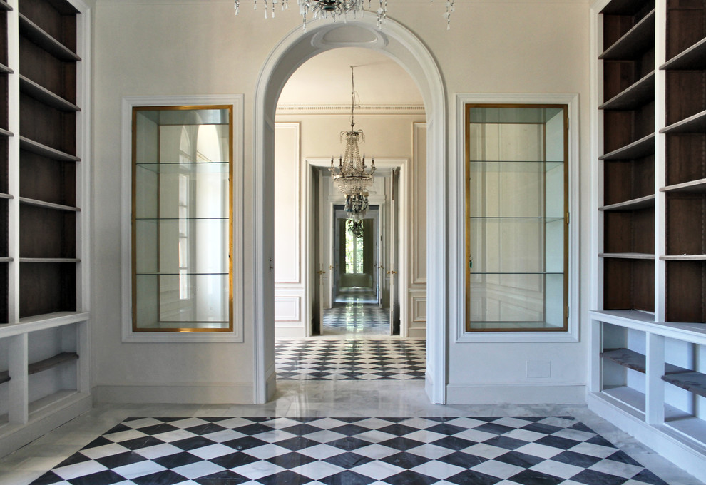Стильный дизайн: большой коридор в классическом стиле - последний тренд