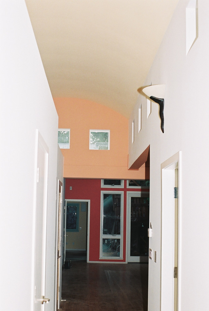 Example of a minimalist hallway design in San Francisco
