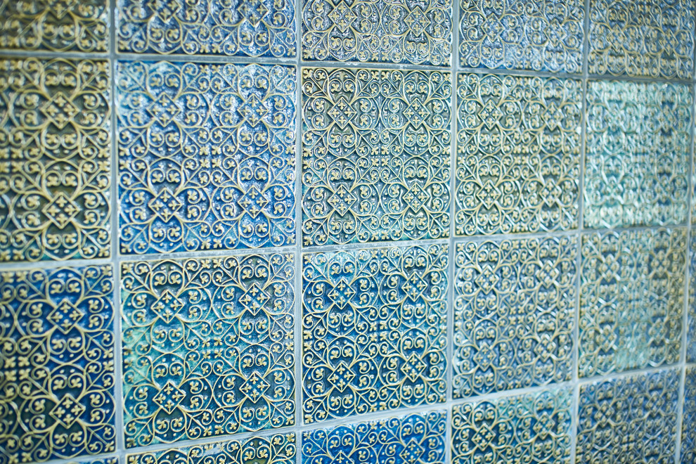 Ispirazione per un ingresso o corridoio contemporaneo con pareti blu