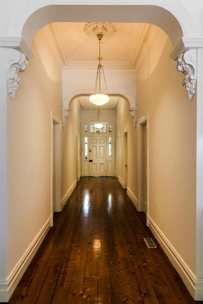 Hallway - traditional hallway idea in Melbourne