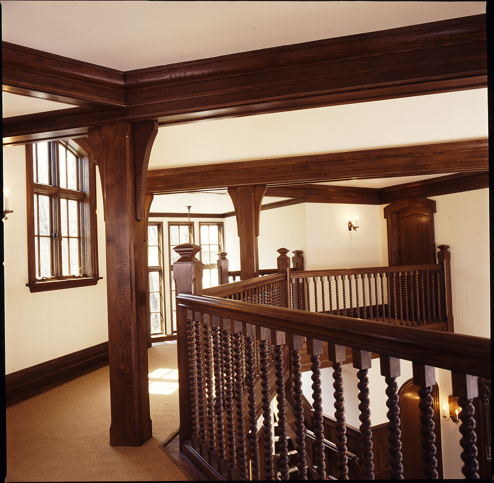 Imagen de recibidores y pasillos tradicionales extra grandes con paredes blancas y moqueta