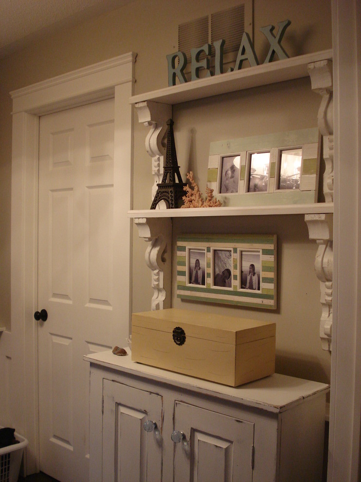 Hallway - traditional hallway idea in Toronto