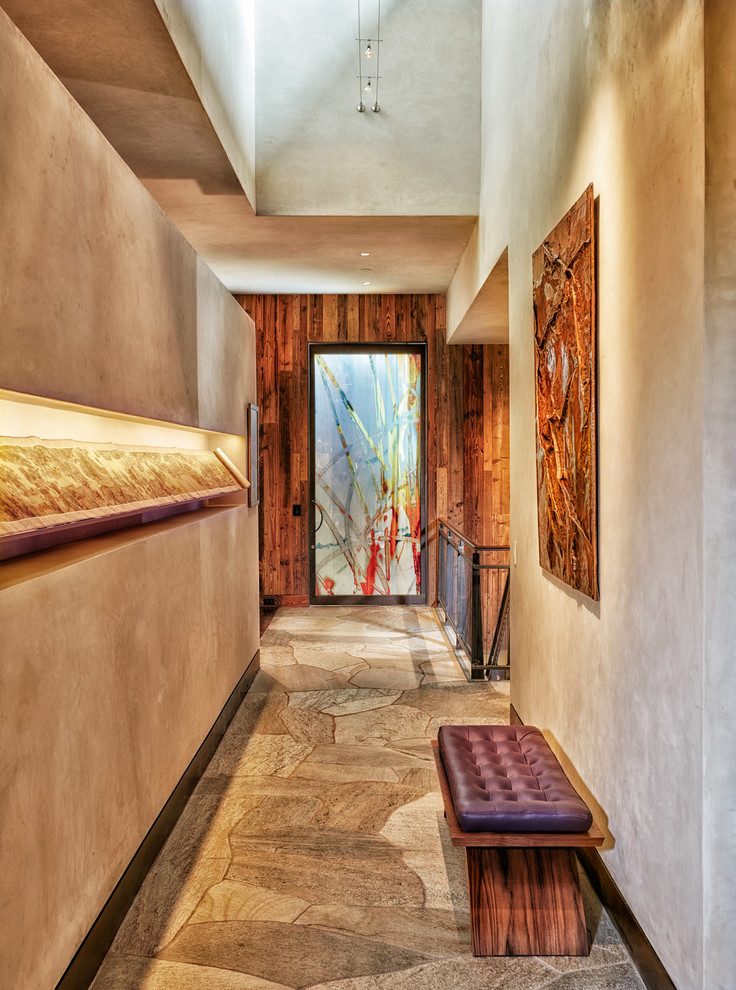 Пример оригинального дизайна: коридор среднего размера в стиле модернизм с бежевыми стенами