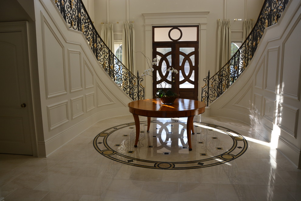 Example of a classic hallway design in New Orleans