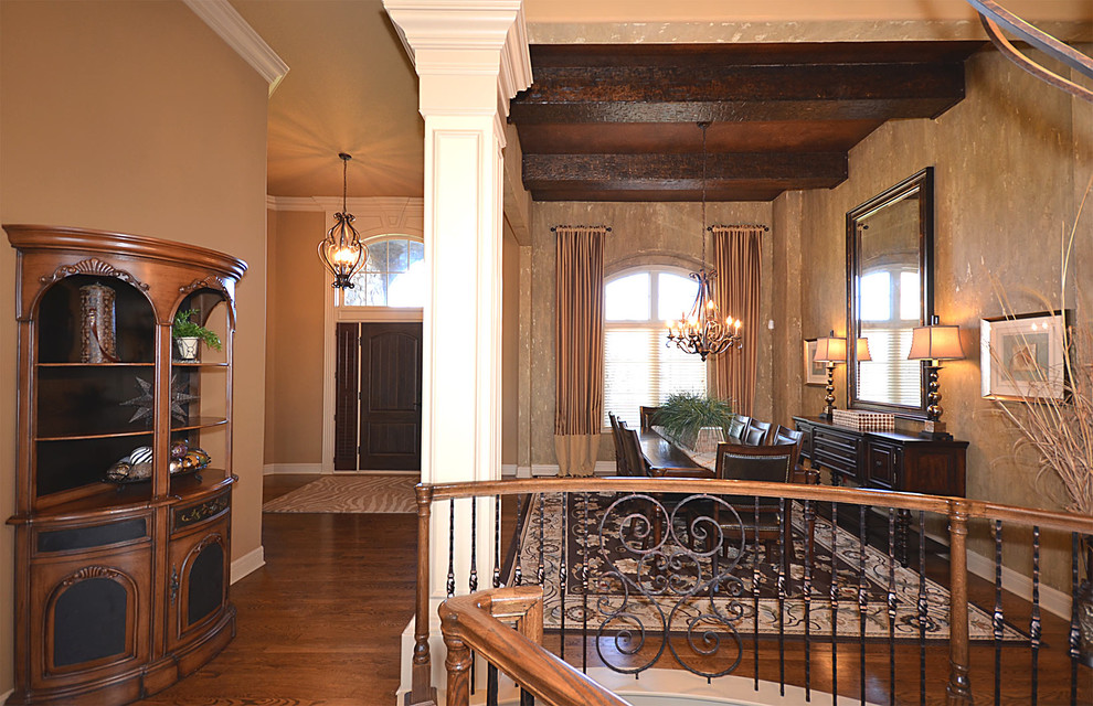 Hallway - traditional hallway idea in Kansas City