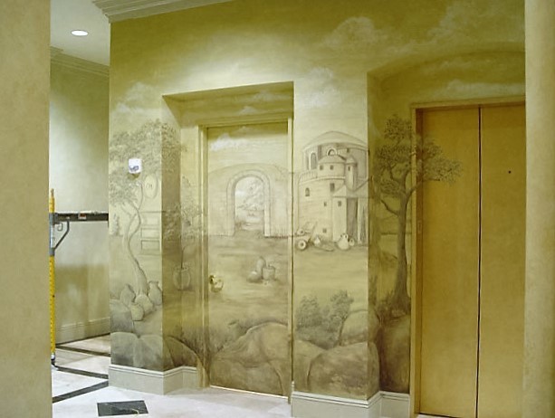 Diseño de recibidores y pasillos mediterráneos extra grandes con paredes beige y suelo de mármol