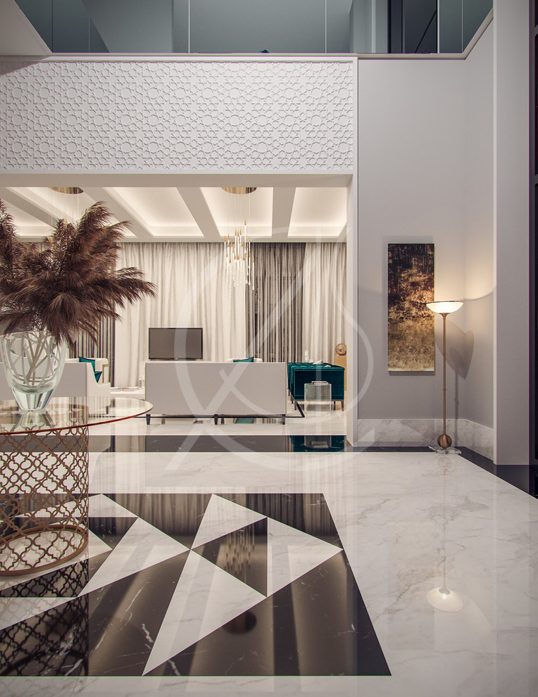 Cette image montre un couloir design avec un mur blanc, un sol en marbre et un sol blanc.