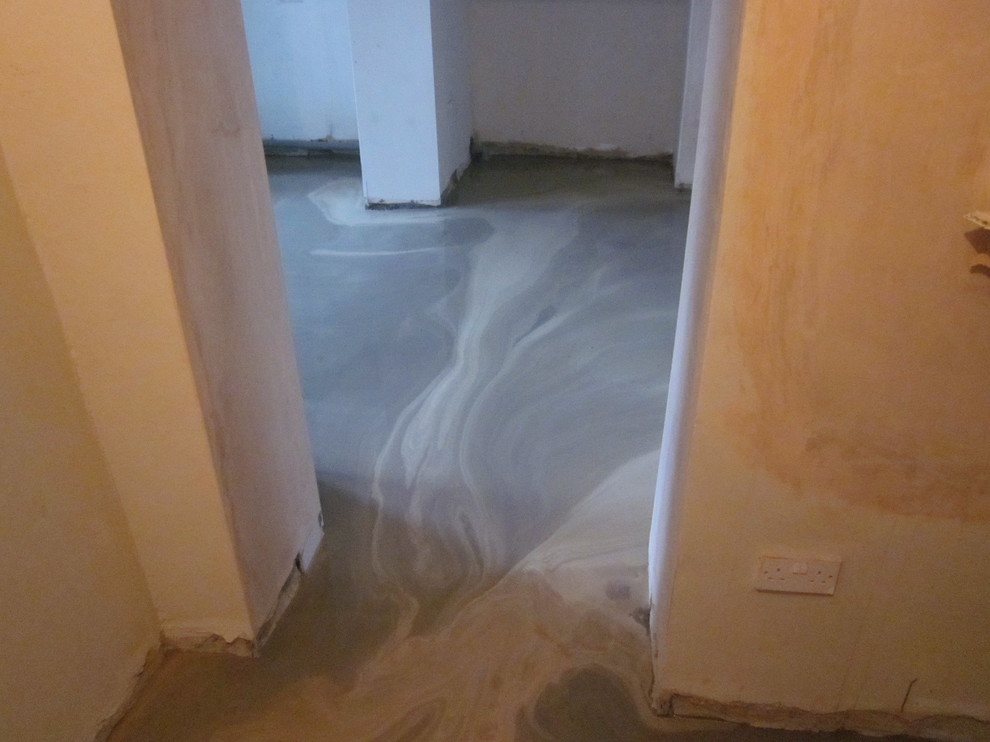 Floor screeding at listed residential property in Westgate Newcastle Upon Tyne Contemporáneo
