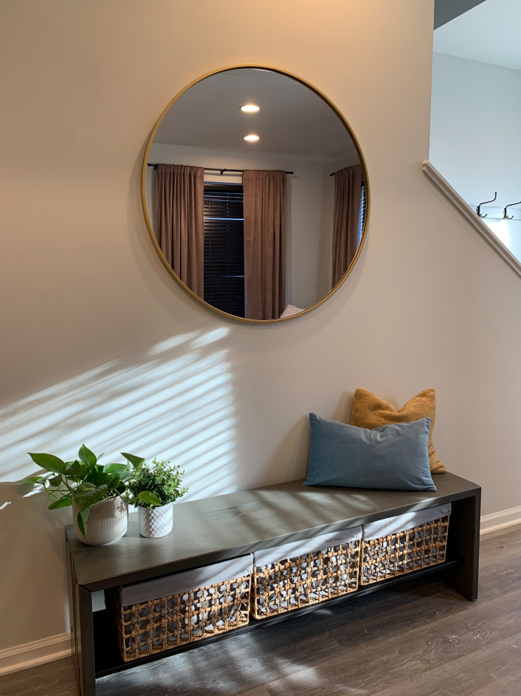 Источник вдохновения для домашнего уюта: коридор среднего размера в современном стиле с белыми стенами, полом из винила и серым полом