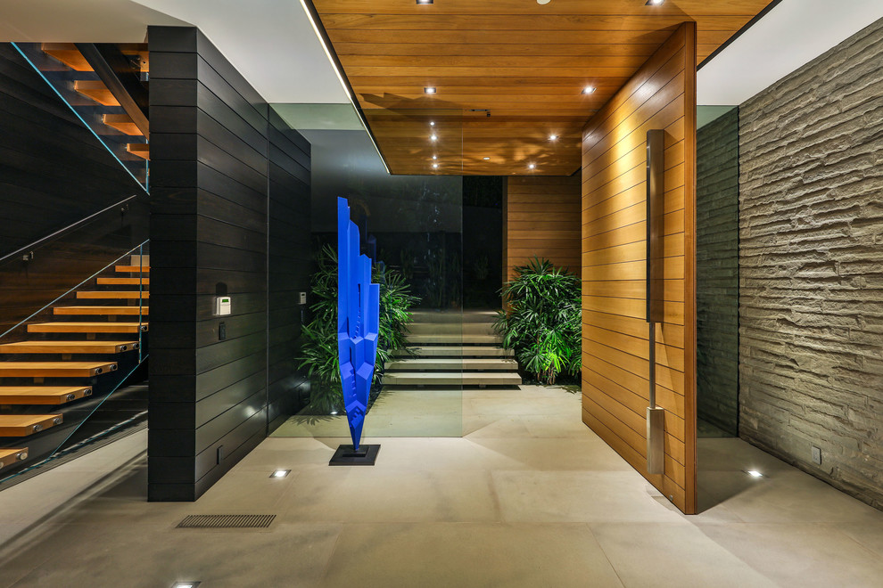 Идея дизайна: большой коридор в современном стиле с бетонным полом и бежевым полом