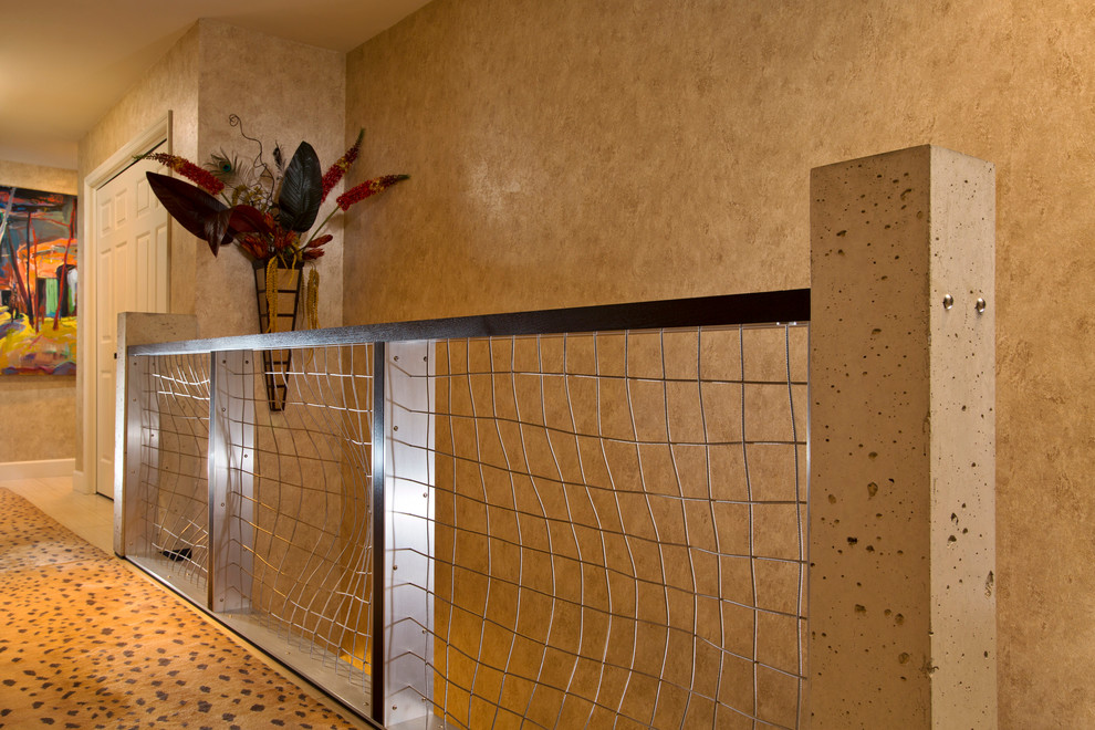 Ejemplo de recibidores y pasillos bohemios de tamaño medio con paredes beige