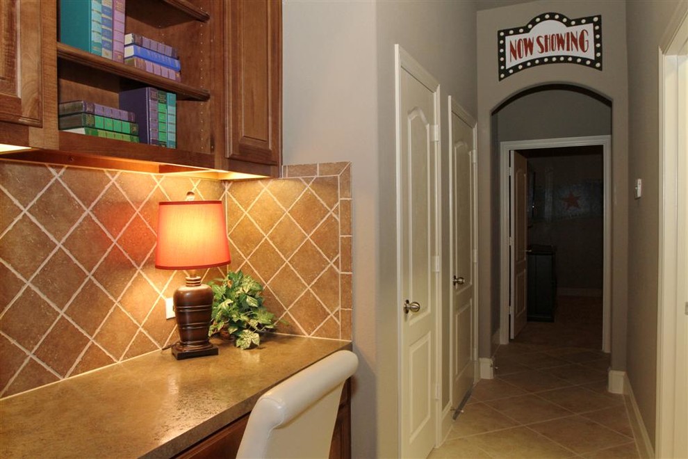 Example of a transitional hallway design in Houston
