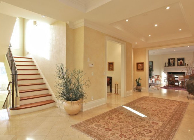 Example of a transitional hallway design in Toronto