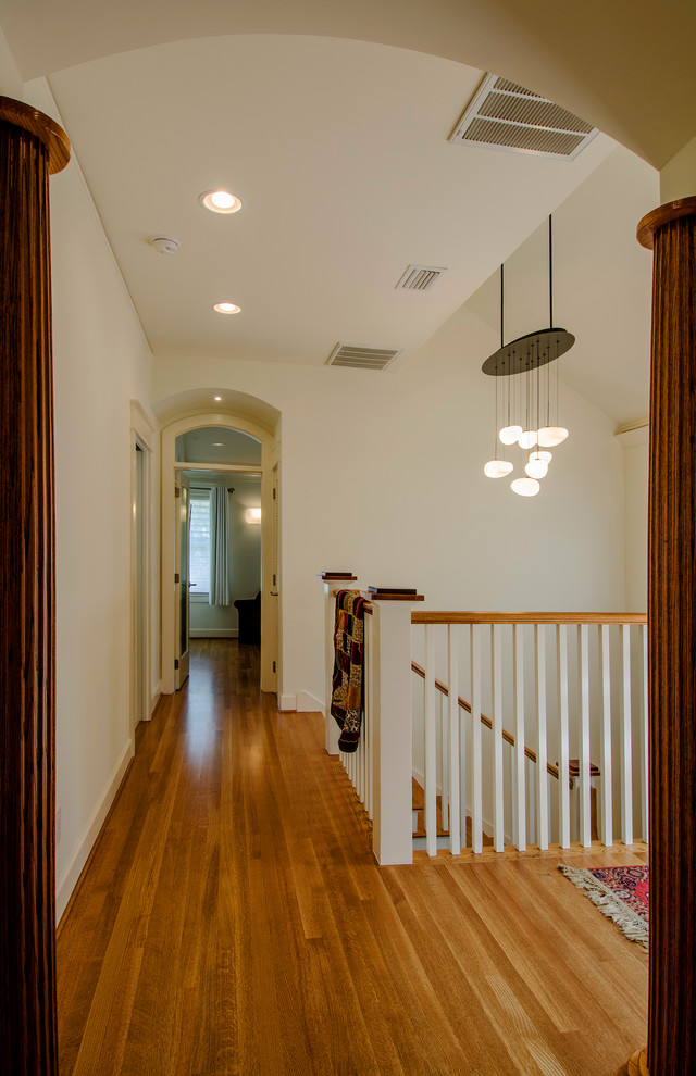 Example of a classic hallway design in Tampa
