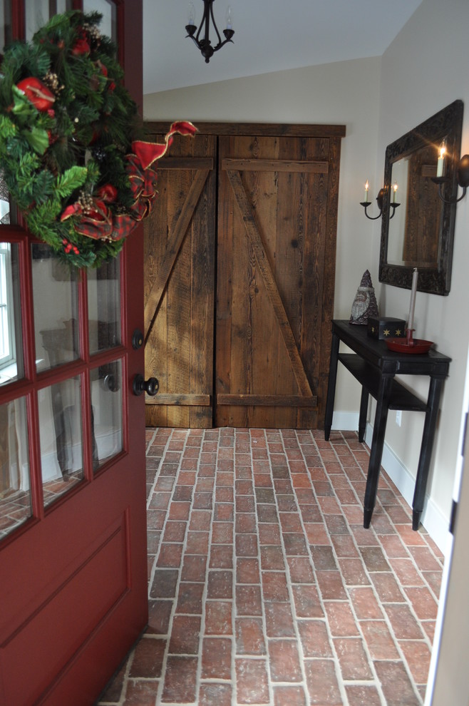 Idee per un ingresso o corridoio tradizionale con pavimento rosso