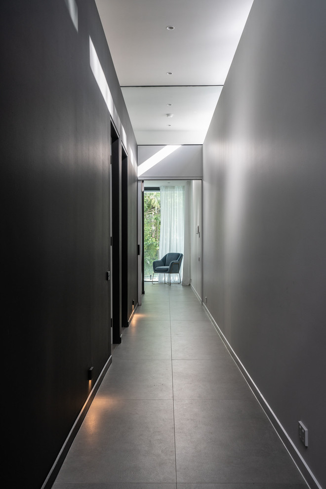 Пример оригинального дизайна: коридор в стиле модернизм