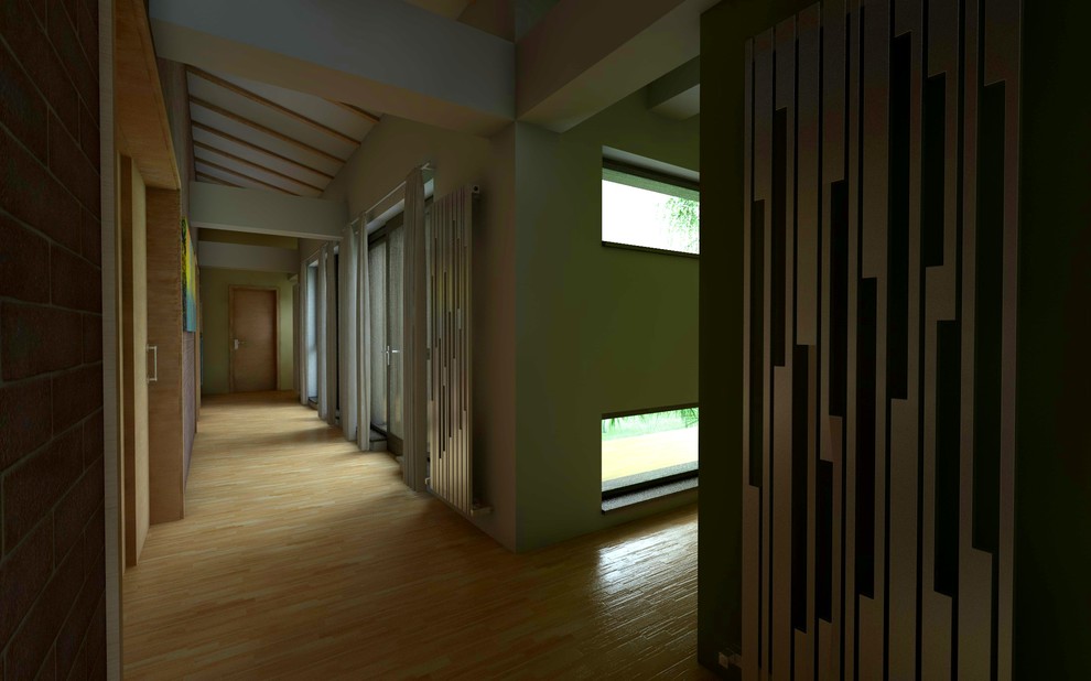 Diseño de recibidores y pasillos mediterráneos de tamaño medio con paredes blancas y suelo de madera en tonos medios