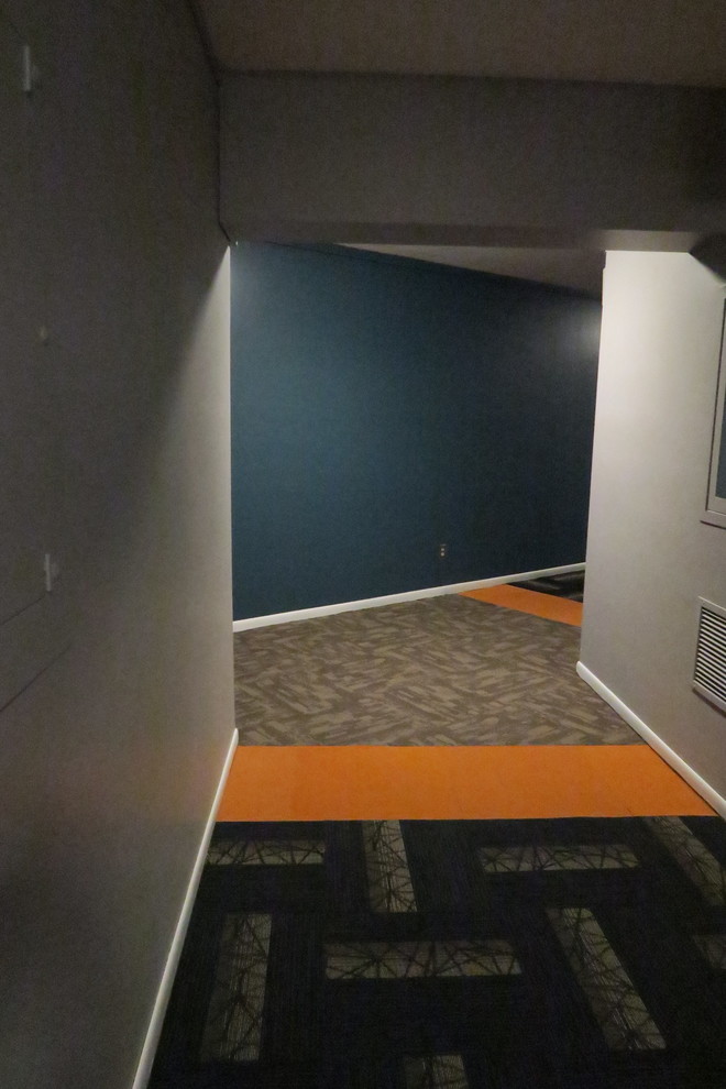 Example of a trendy hallway design in Minneapolis