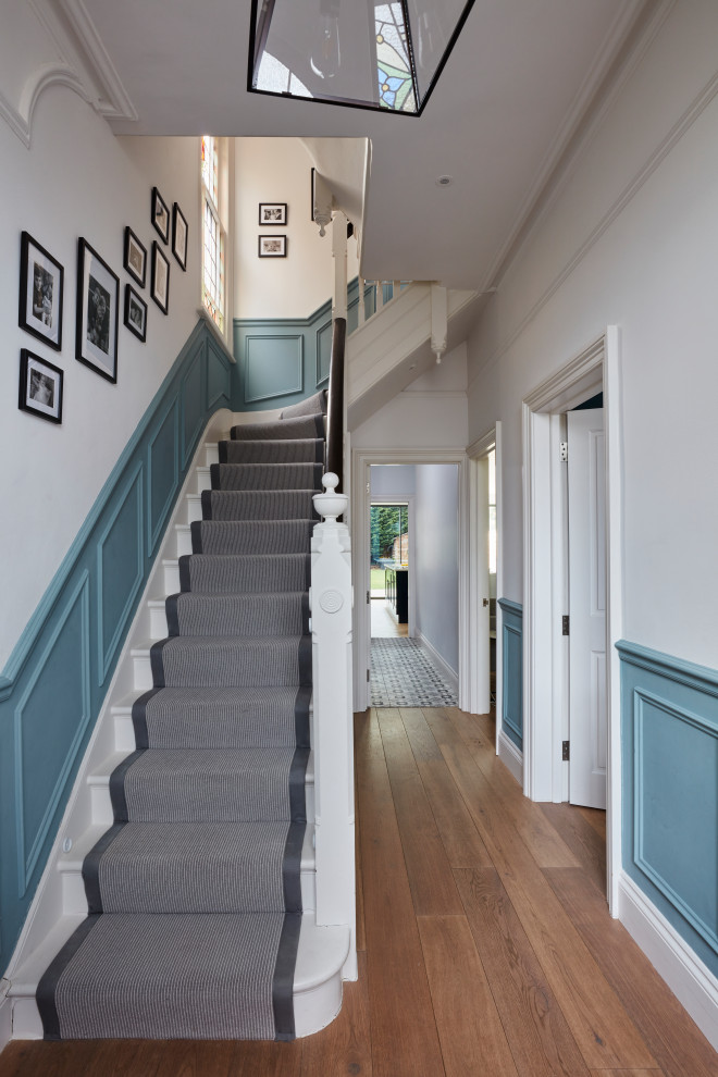 Example of a mid-sized classic staircase design in Kent