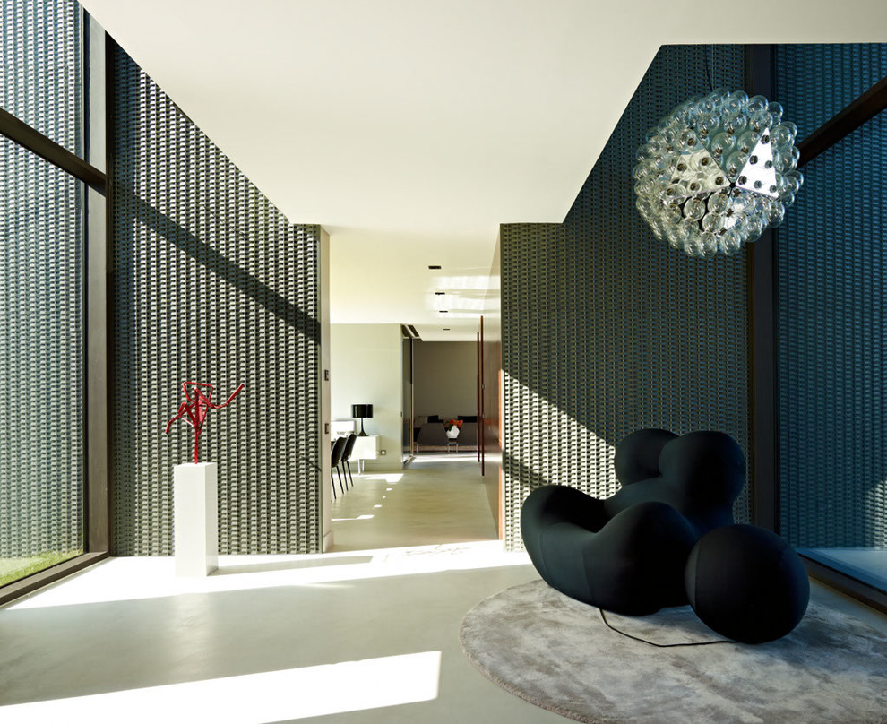 Свежая идея для дизайна: большой коридор в современном стиле - отличное фото интерьера