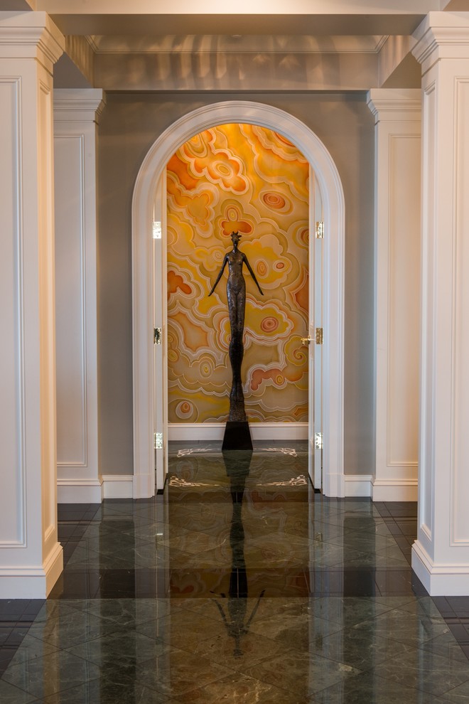 Foto di un ingresso o corridoio contemporaneo con pareti beige