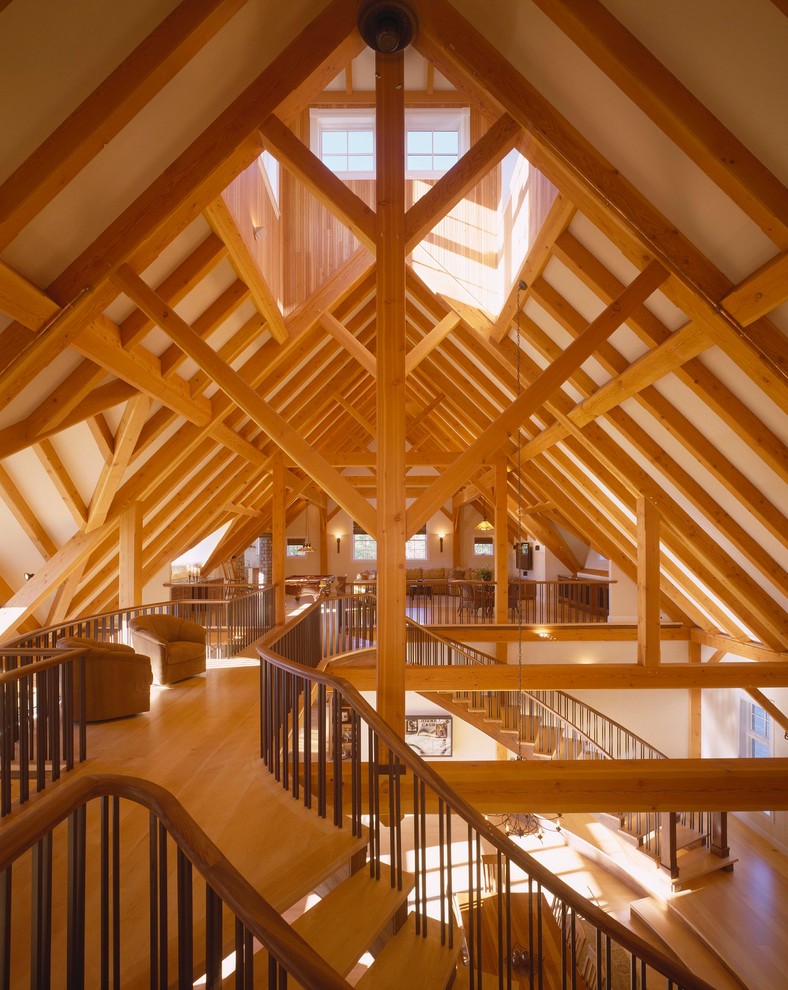 Imagen de recibidores y pasillos campestres con suelo de madera en tonos medios